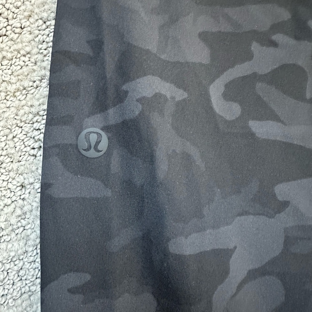 Lululemon Dark Camo Jogger Pants Athleisure Elastic Waist Drawstring Size 4 - Picture 5 of 9